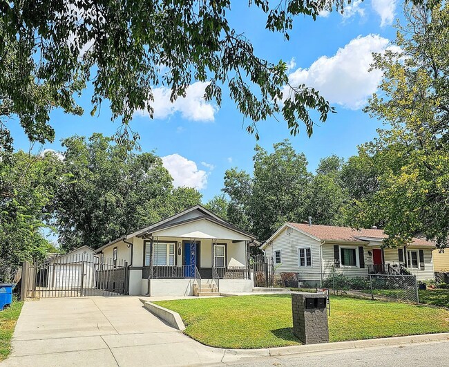 Building Photo - 241 S Richmond Ave