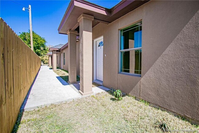 Primary Photo - 2204 Dallas Ave