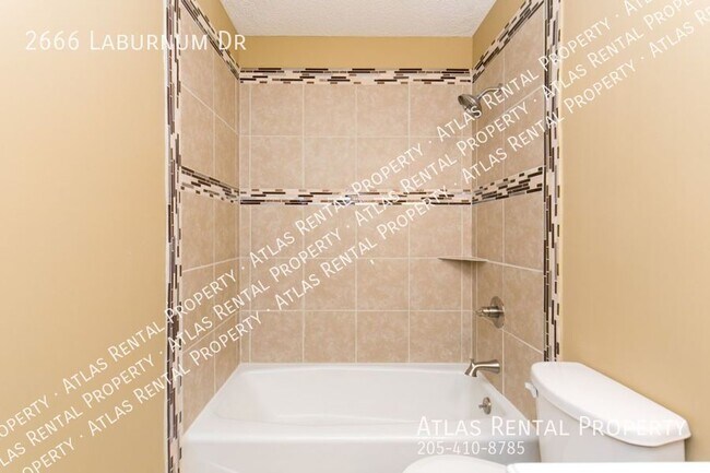 Building Photo - 2666 Laburnum Dr