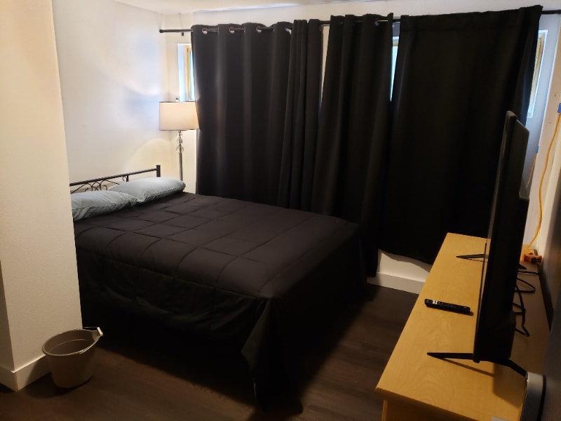 Building Photo - 825 Tilden Ave