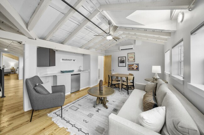 Building Photo - 122 W Elder St