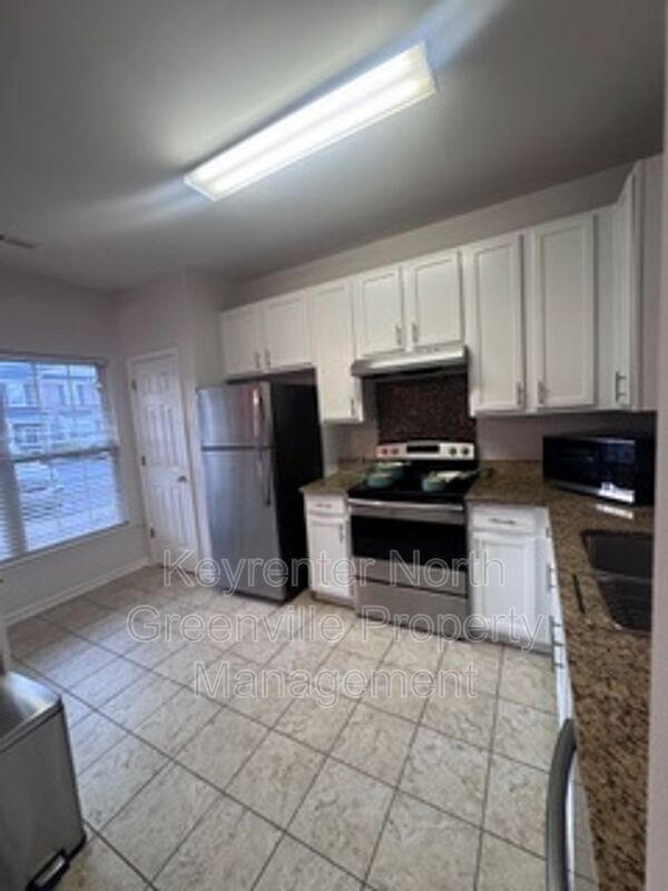 Building Photo - 612 Graythorn Ln