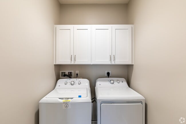 Building Photo - 401 Albany Turnpike