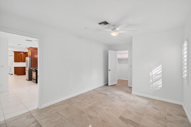 Building Photo - 699 NW 16th Ave