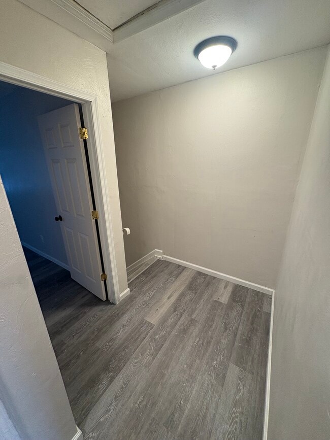 Building Photo - 813 S Grosvenor Ct