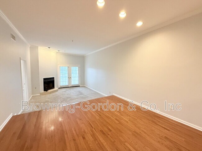 Building Photo - 123 West End Pl