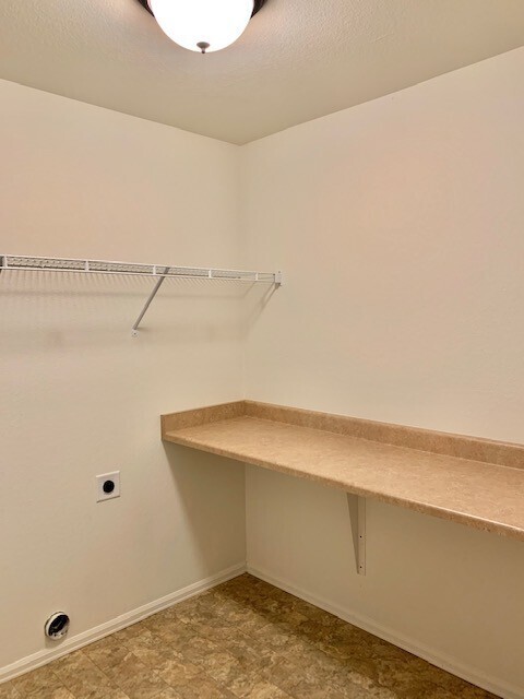 Building Photo - Spacious 3 Bedroom Home in Heron Pointe Su...