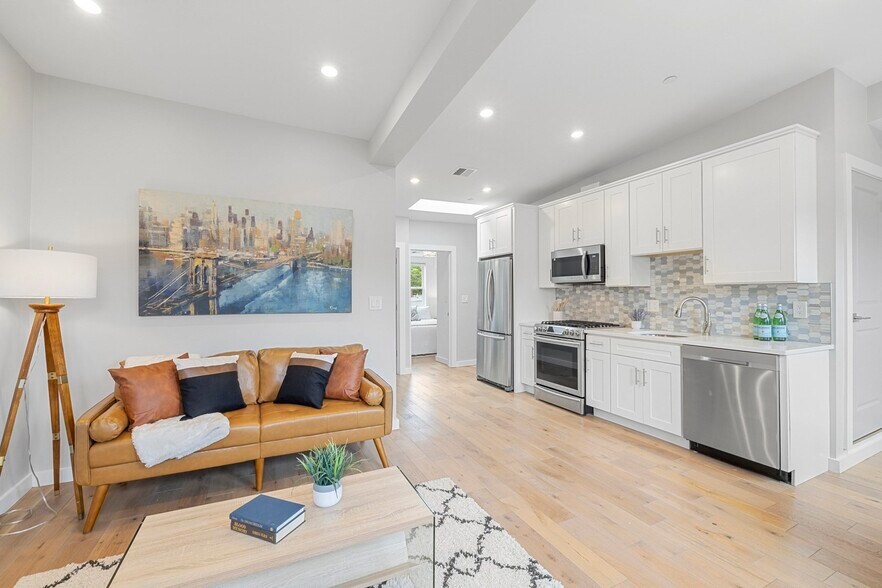 Building Photo - 338 Hurley St