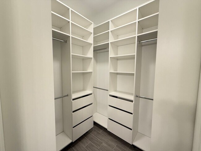 Building Photo - Annual Unfurnished Rental – 3 Bedroom Home in gated community South Naples