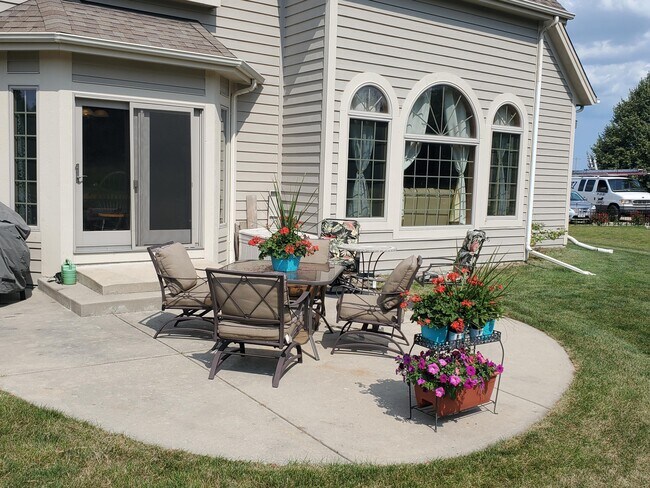 Building Photo - W150N7229 Paseo Ln