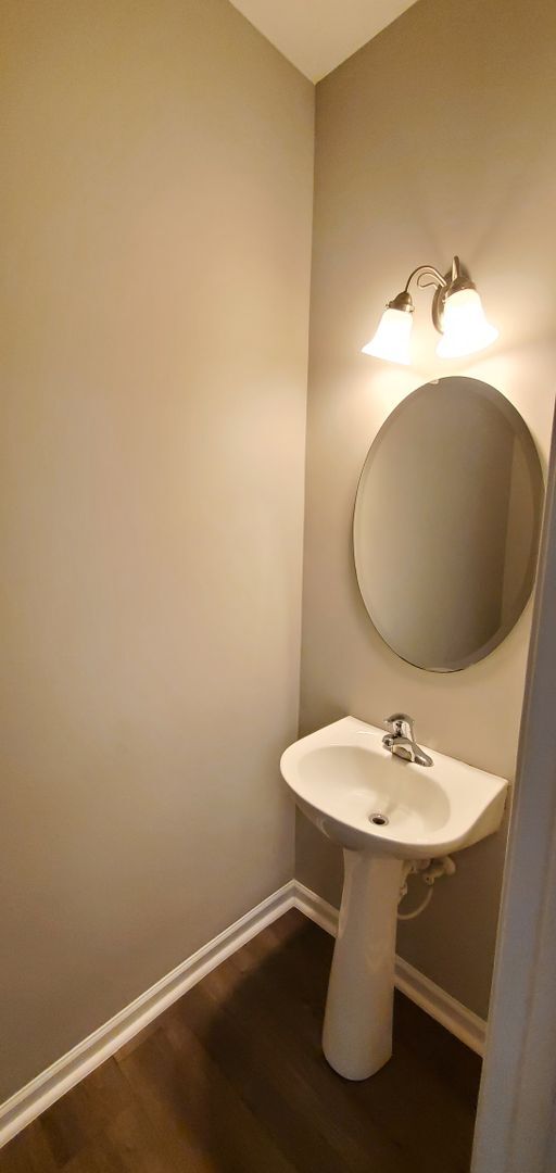 Building Photo - Beautiful 3 story townhome in Charlotte, NC