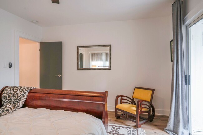 Building Photo - 908 Victoria Ave