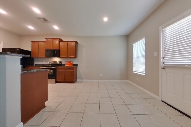 Building Photo - 301 Summer Horse Dr