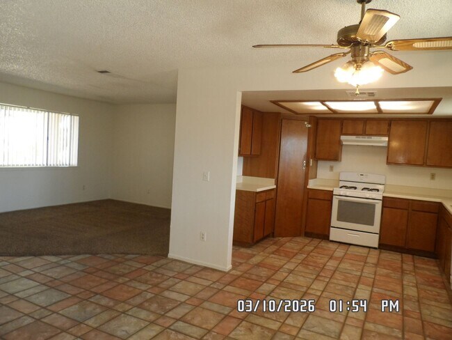 Building Photo - 3 Bedrooms, 1.75 Bathrooms, Approx. 1542 sq. ft., 2 Car Garage, Covered Patio, Large Fenced Corne...