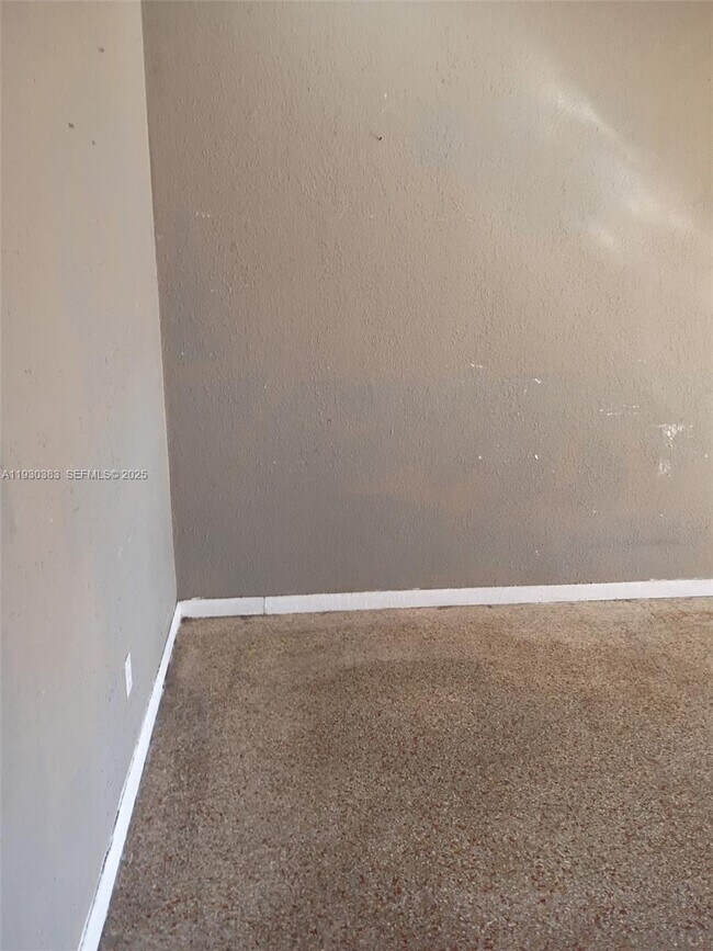 Building Photo - 1017 Chipola Rd