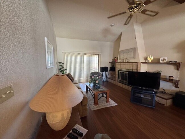 Building Photo - 1BR 1BA Winter Vacation Rental with River Views-RIVERVIEW BLUFFS