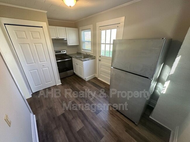 Building Photo - 511 Cummings St