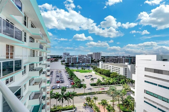 Building Photo - 3725 S Ocean Dr