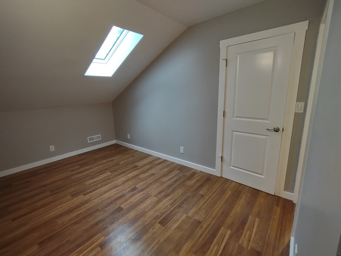 Building Photo - 8620 Salt Springs Rd