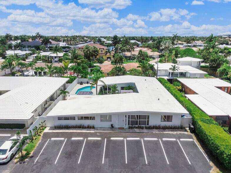 Building Photo - 2407 NE 33rd Ave