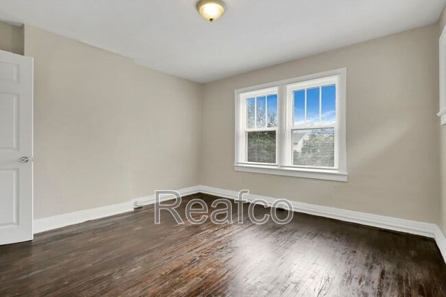 Building Photo - 659 S Burgess Ave