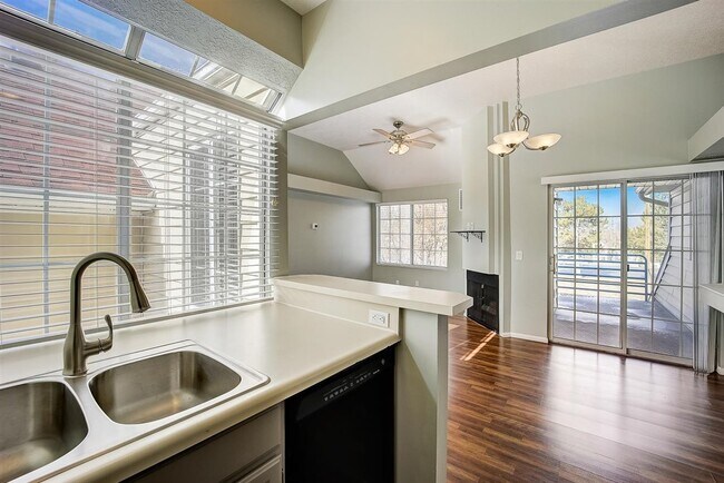 Building Photo - Crosspointe (1458)