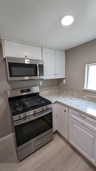 Building Photo - 834 S Spruce Rd