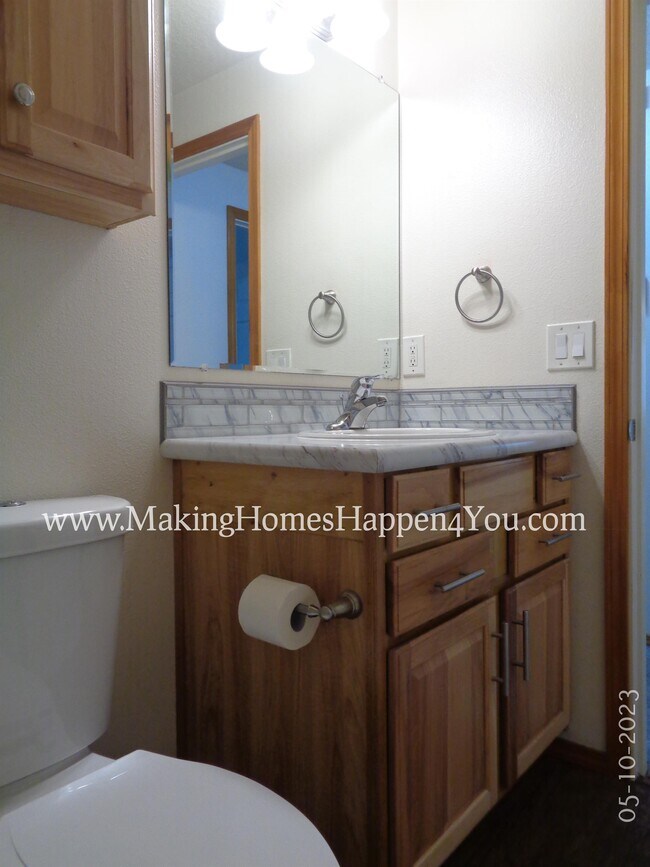 Building Photo - 405 Lavender St