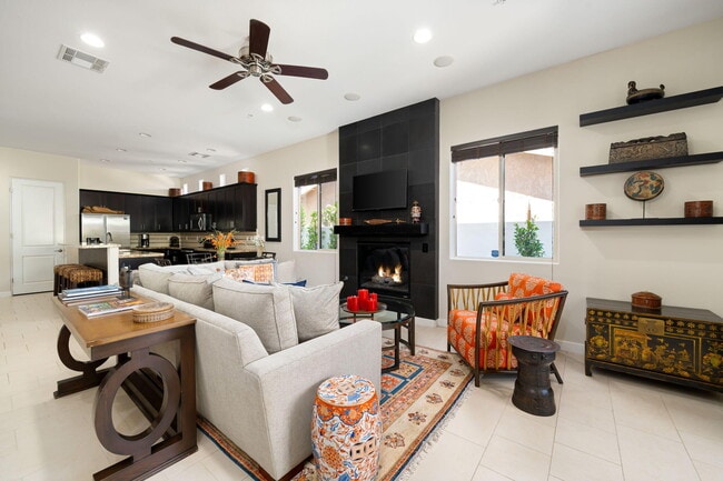 Building Photo - 53385 Avenida Mendoza