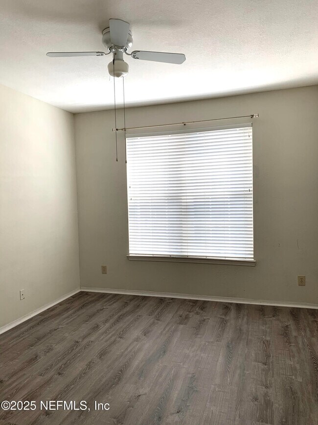 Building Photo - 13810 Sutton Park Dr N