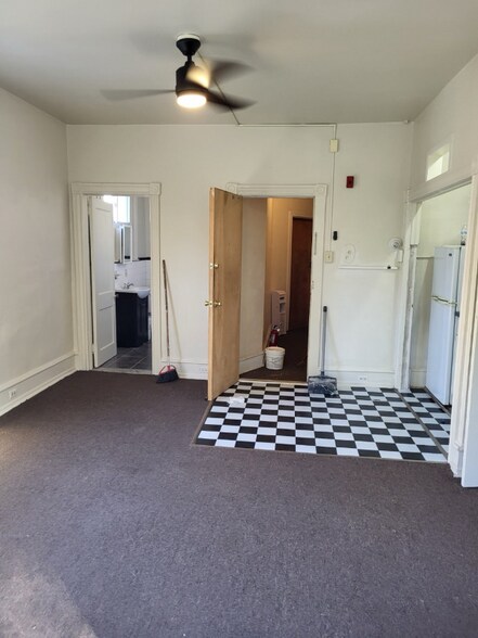 Building Photo - 429 S 51st St