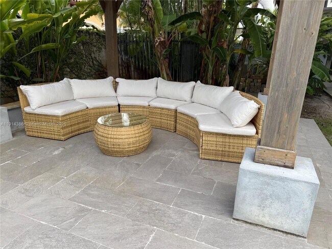 Building Photo - 7521 SW 56th St