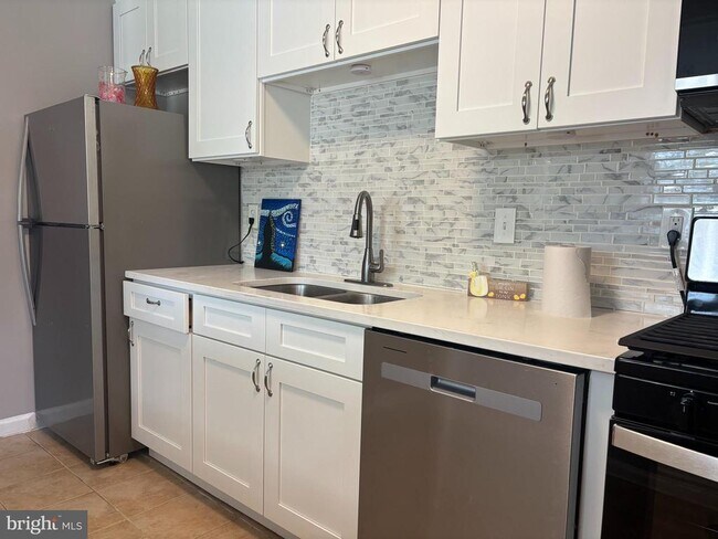 Building Photo - 9276 Adelphi Rd