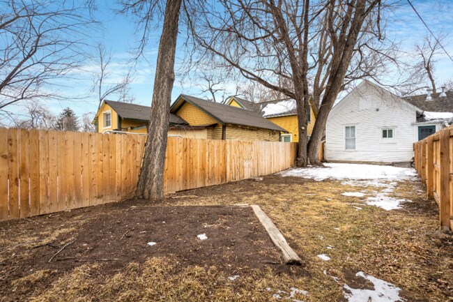 Building Photo - Stunning Duplex in Historic Old Town