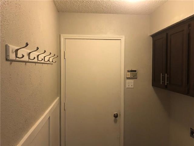 Building Photo - 702 Creekside Dr