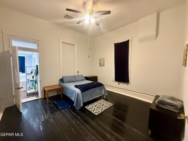 Building Photo - 1214 N Kansas St