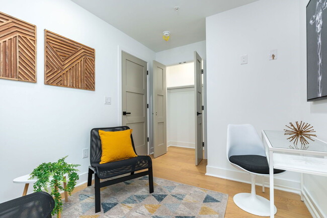 Building Photo - 609 S Orianna St