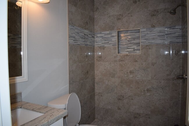 Building Photo - 15807 Mill Hollow Dr