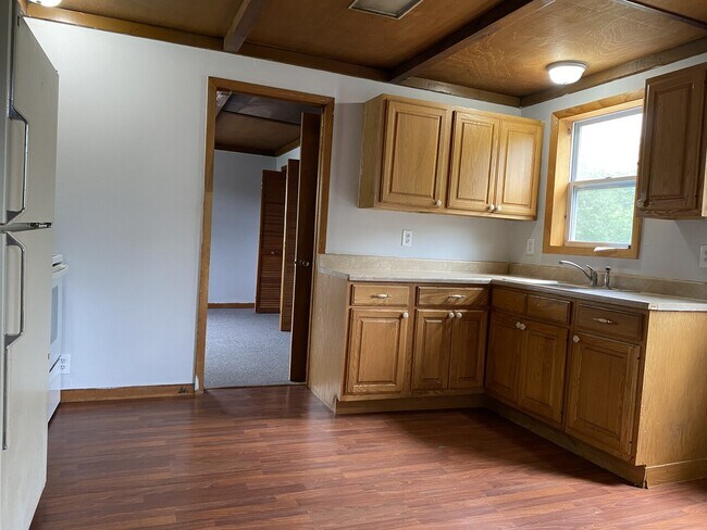 Building Photo - 333 Gardinier St