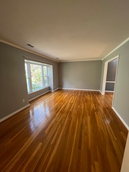 Living room - 2206 Cedar Crest Rd