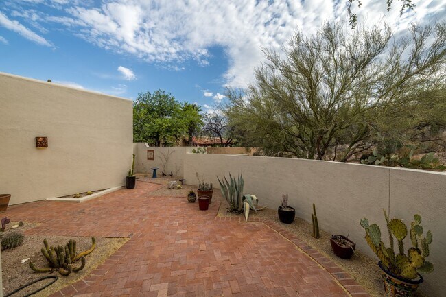 Building Photo - Single Story Foothills Home!