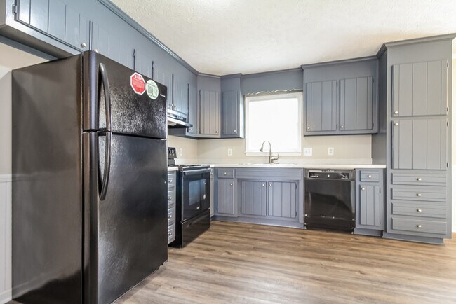 Building Photo - 1202 Green Fern Dr