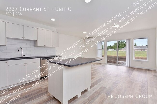 Building Photo - 2237 Currant St