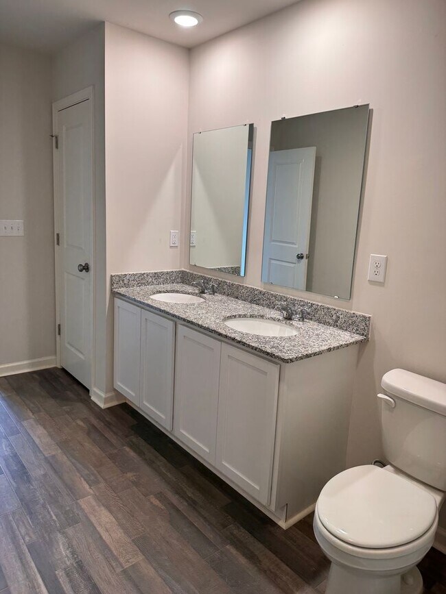 Building Photo - 2 STORY 3 BED, 2.5 BATH HOME LOCATED IN DENTON!!