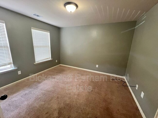 Building Photo - 15 Churchhill Dr