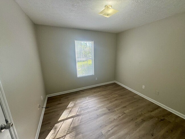 Building Photo - Charming 3BR/2BA home in Dothan, AL - Appliances included, pets are accepted, fenced in backyard ...