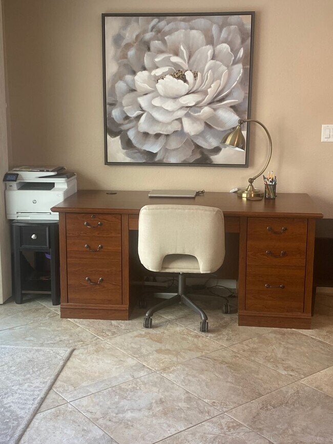 Building Photo - 45+ Active Adult Resort Community Updated Golf Course Property Available APRIL 2026 through Decem...