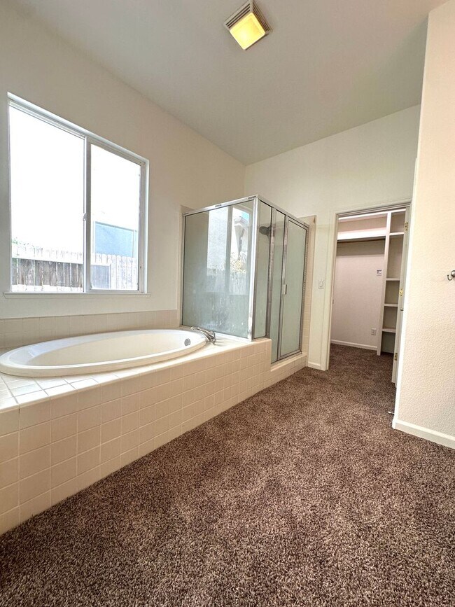 Building Photo - 3545 Laguna Ct