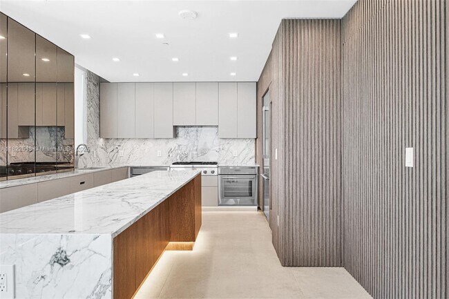 Building Photo - 3535 S Ocean Dr