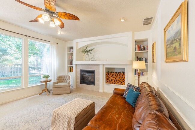 Building Photo - 3 Bed 2.5 Bath In The Heart Of Eagle